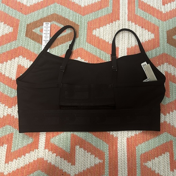 Ultimate Scoop Sports Bra - Picture 2 of 6